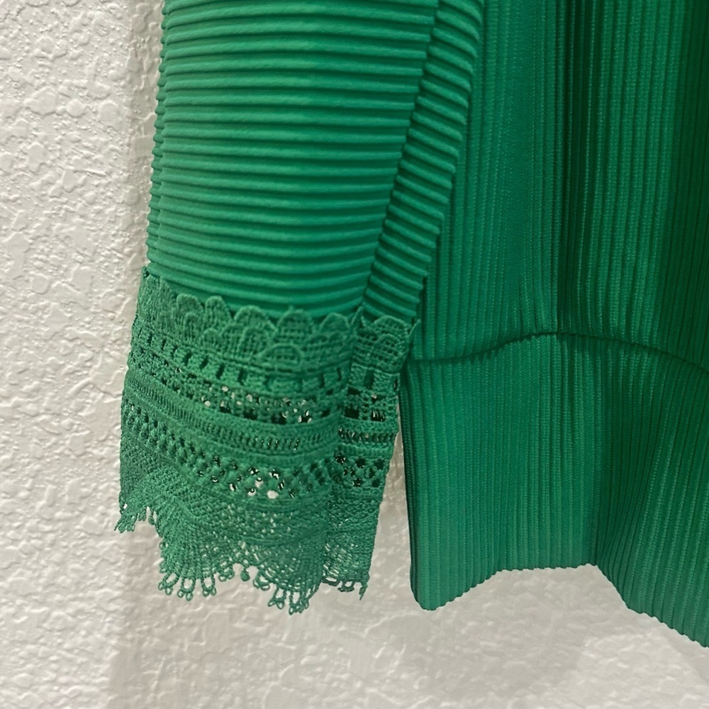 Emerald Green Ribbed Lace Trim Top | Soft Stretch | NWT Medium - Picture 7 of 9